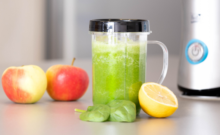 Autumn vitamins in an apple, pear and ginger smoothie